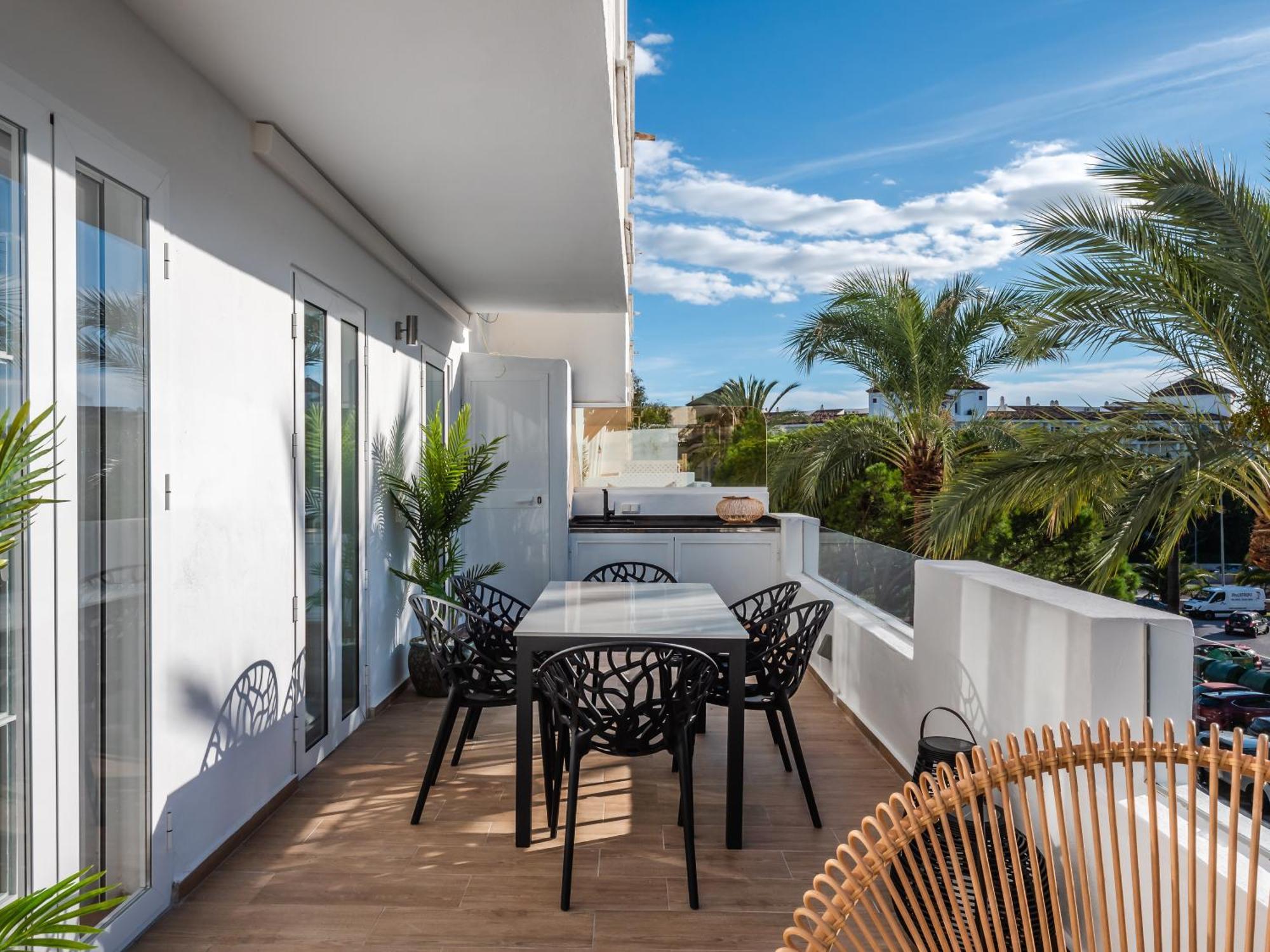 3 Bdrm Stylish Apt W Pool In Puerto Banus Marbella Exterior photo