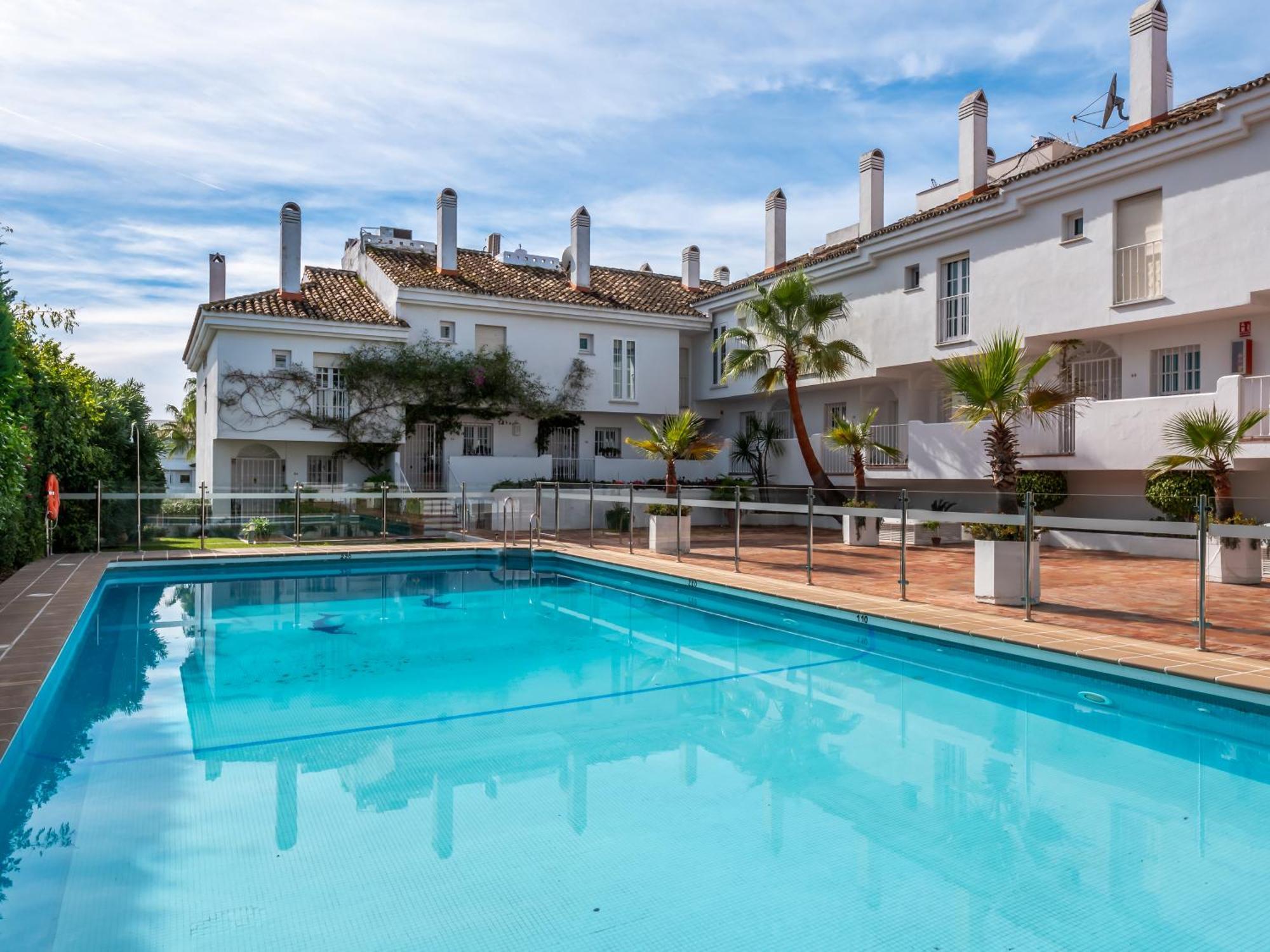 3 Bdrm Stylish Apt W Pool In Puerto Banus Marbella Exterior photo