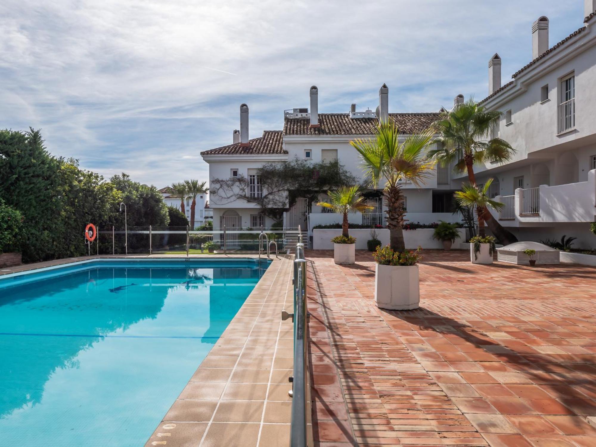 3 Bdrm Stylish Apt W Pool In Puerto Banus Marbella Exterior photo