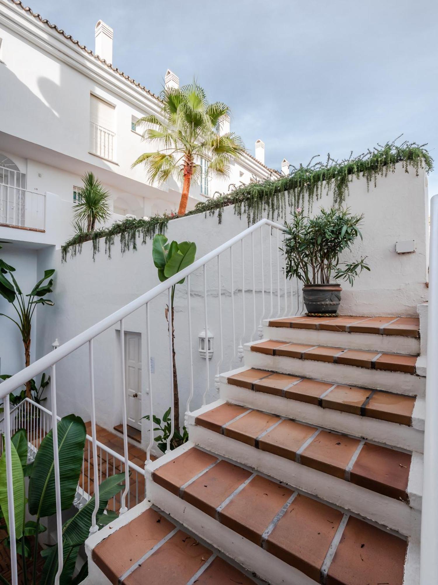 3 Bdrm Stylish Apt W Pool In Puerto Banus Marbella Exterior photo